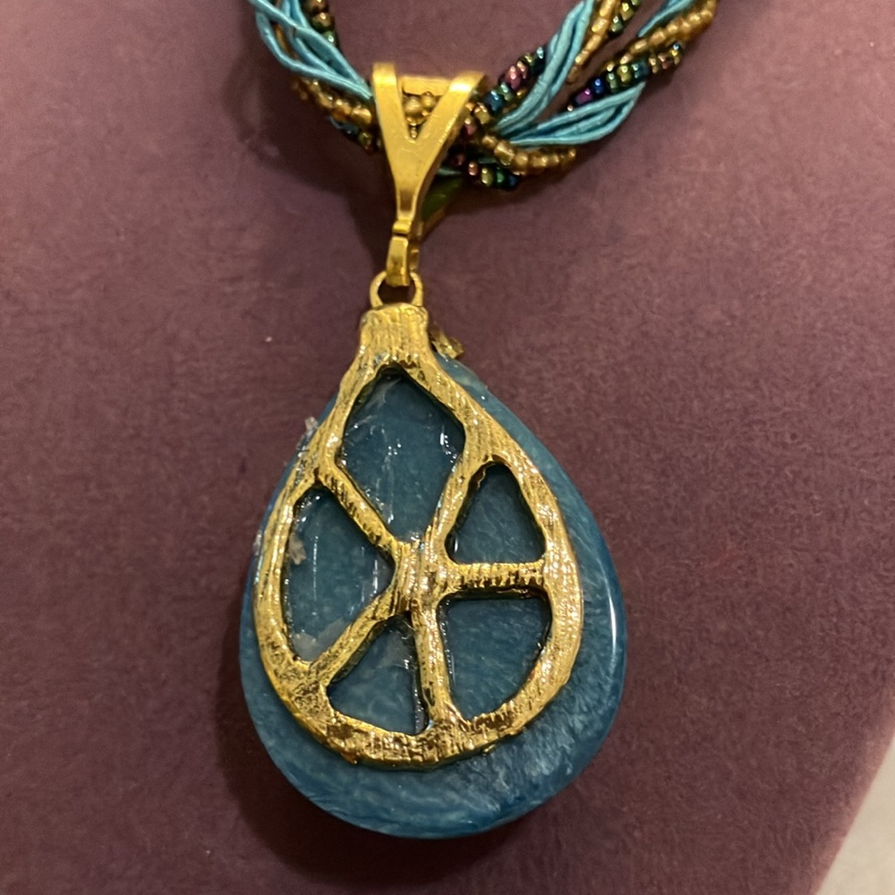 NWOT Turquoise Pendant With Stone and Gold Tone Teardrop Necklace - Picture 5 of 5
